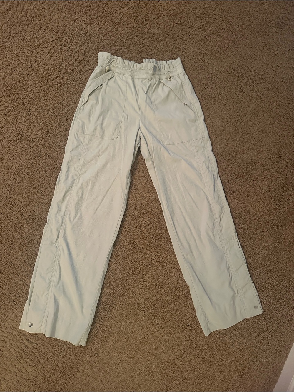 Athleta Trekkie Paper Bag Pants Light Gray Size 6